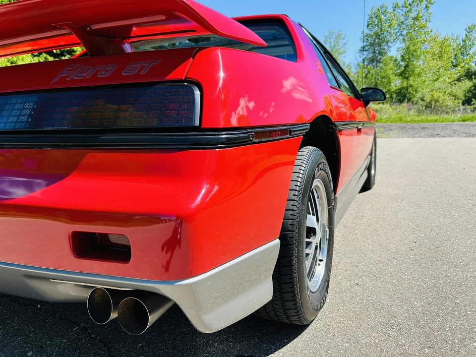 1985 Pontiac Fiero GT - Image 26 of 31