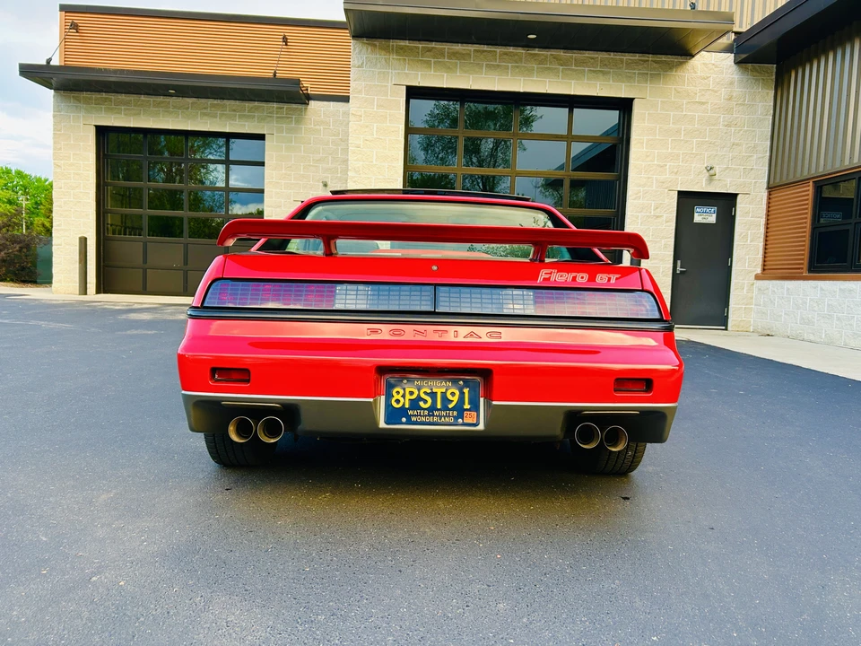 1985 Pontiac Fiero GT - Image 8 of 31
