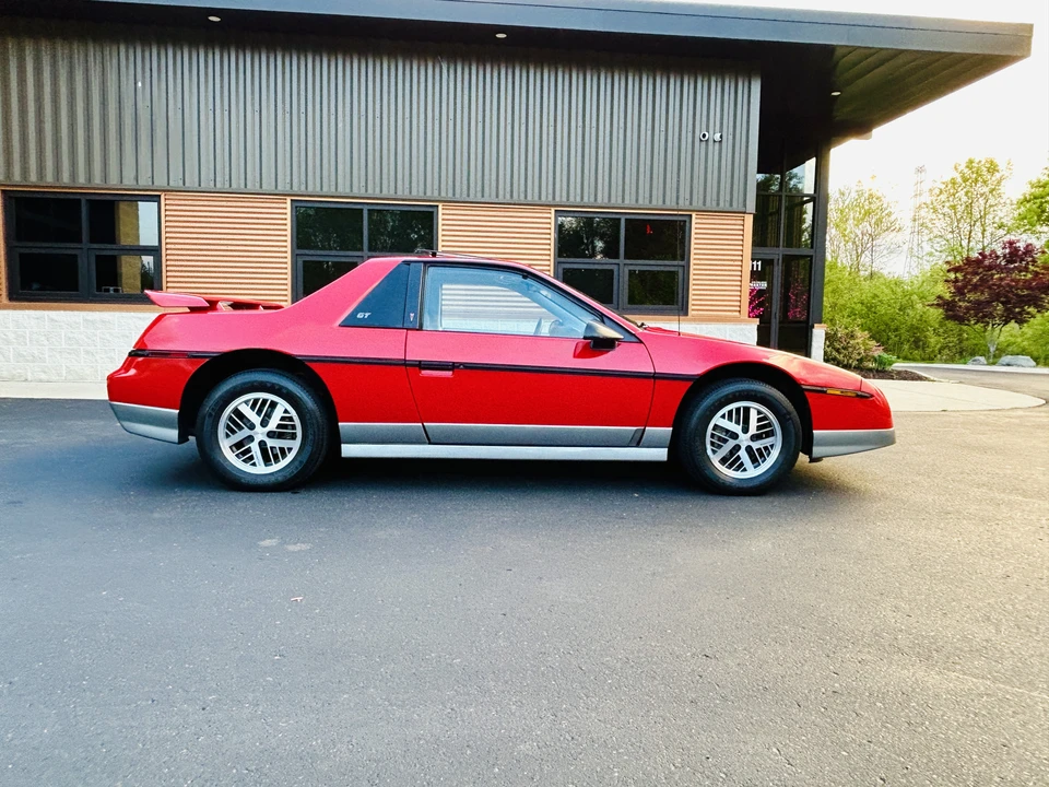 1985 Pontiac Fiero GT - Image 6 of 31