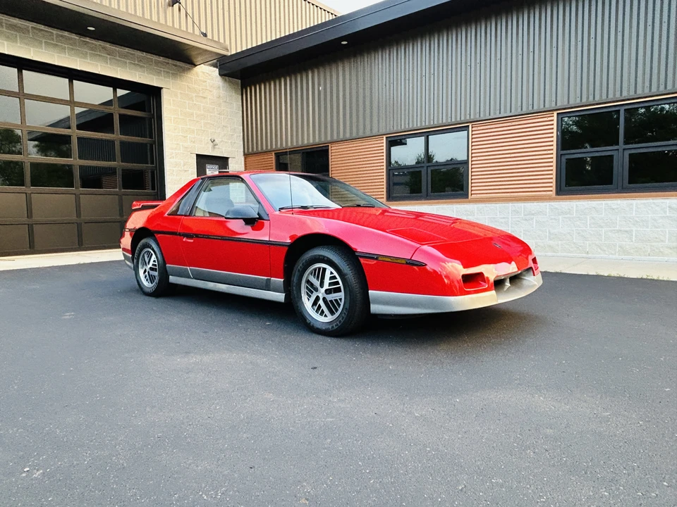 1985 Pontiac Fiero GT - Image 5 of 31