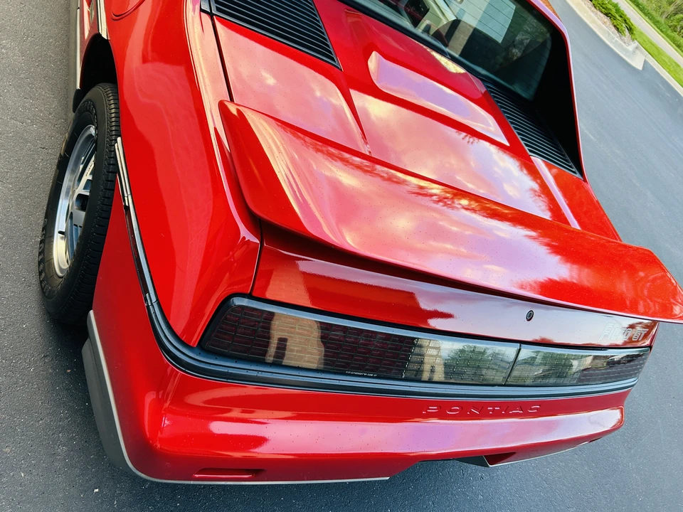 1985 Pontiac Fiero GT - Image 10 of 31