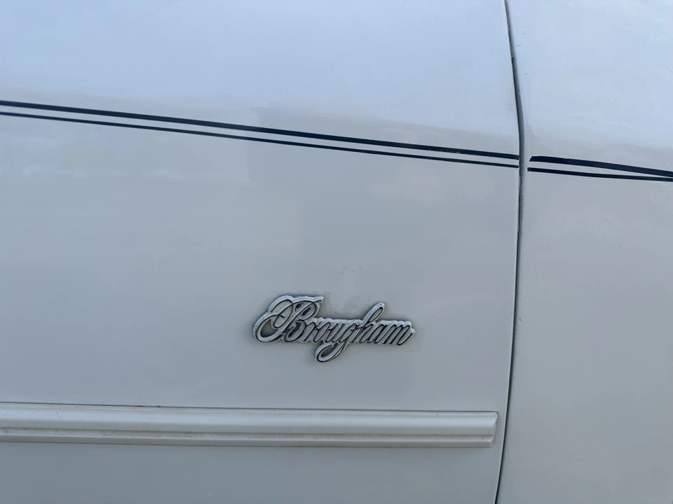 1988 Cadillac Brougham - Image 24 of 31