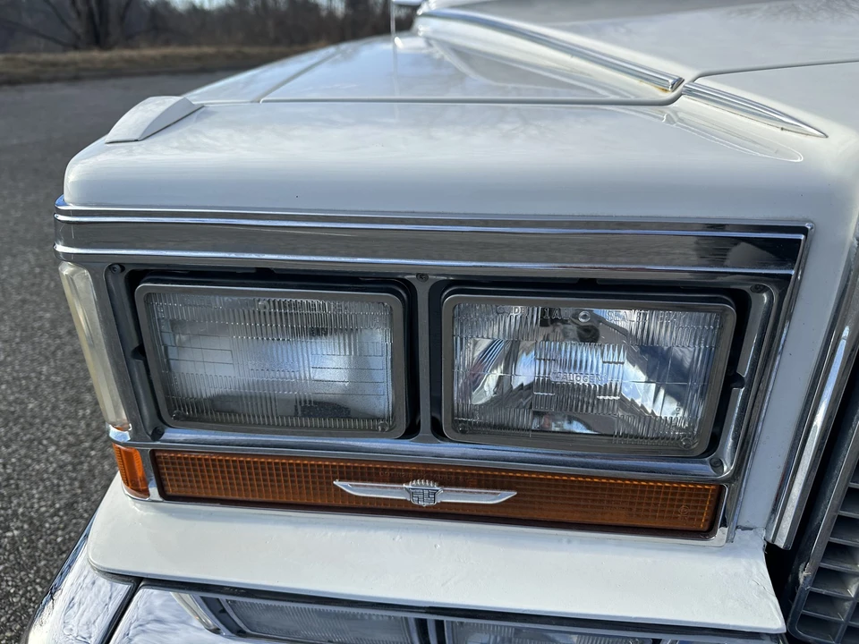 1988 Cadillac Brougham - Image 22 of 31