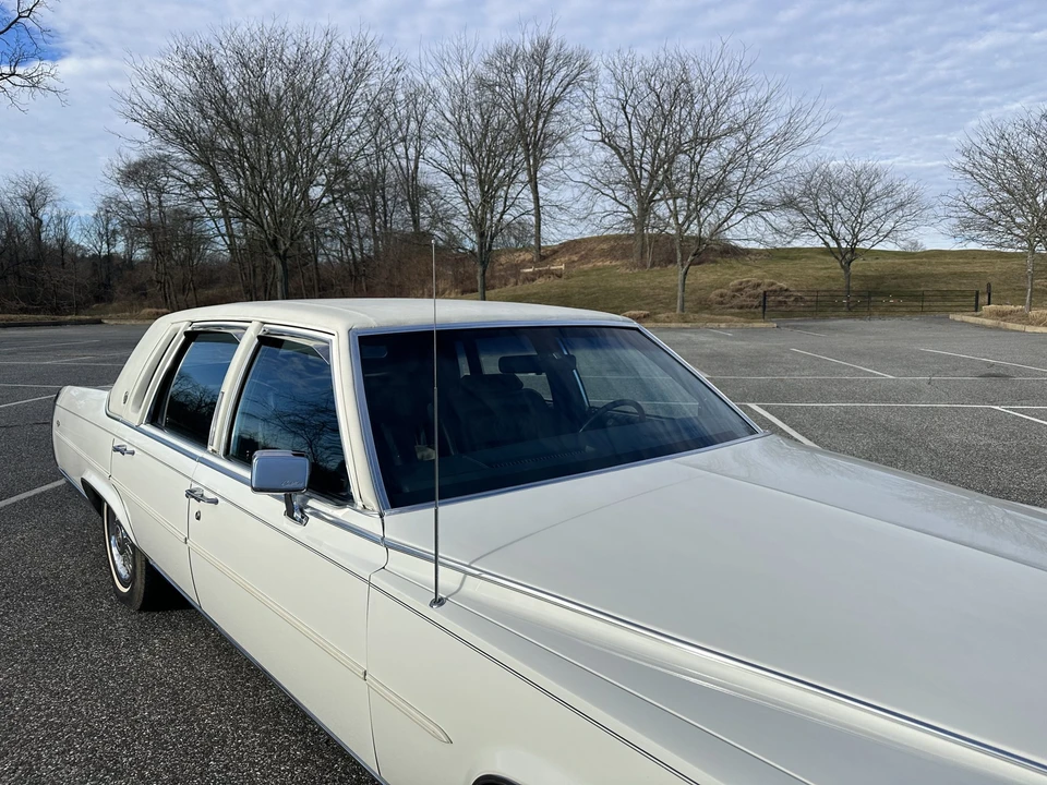 1988 Cadillac Brougham - Image 11 of 31