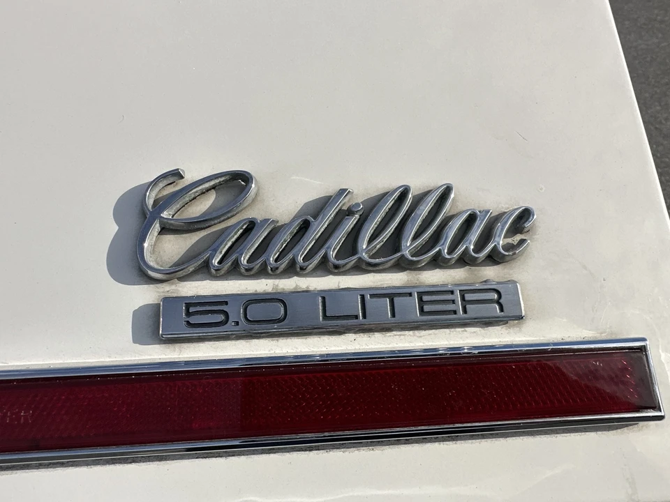 1988 Cadillac Brougham - Image 27 of 31