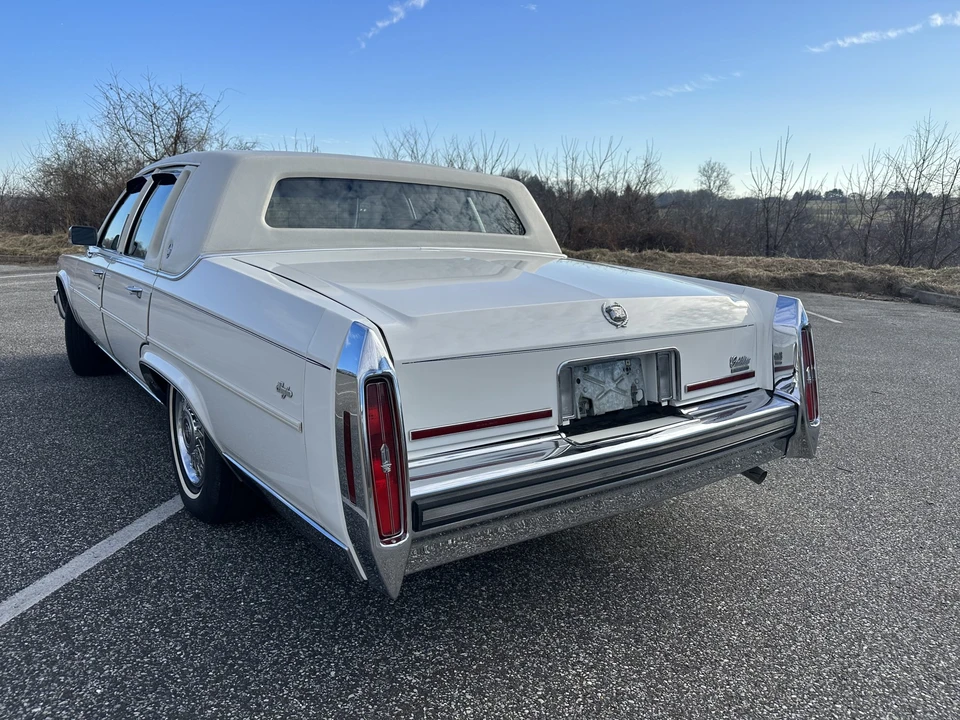 1988 Cadillac Brougham - Image 4 of 31