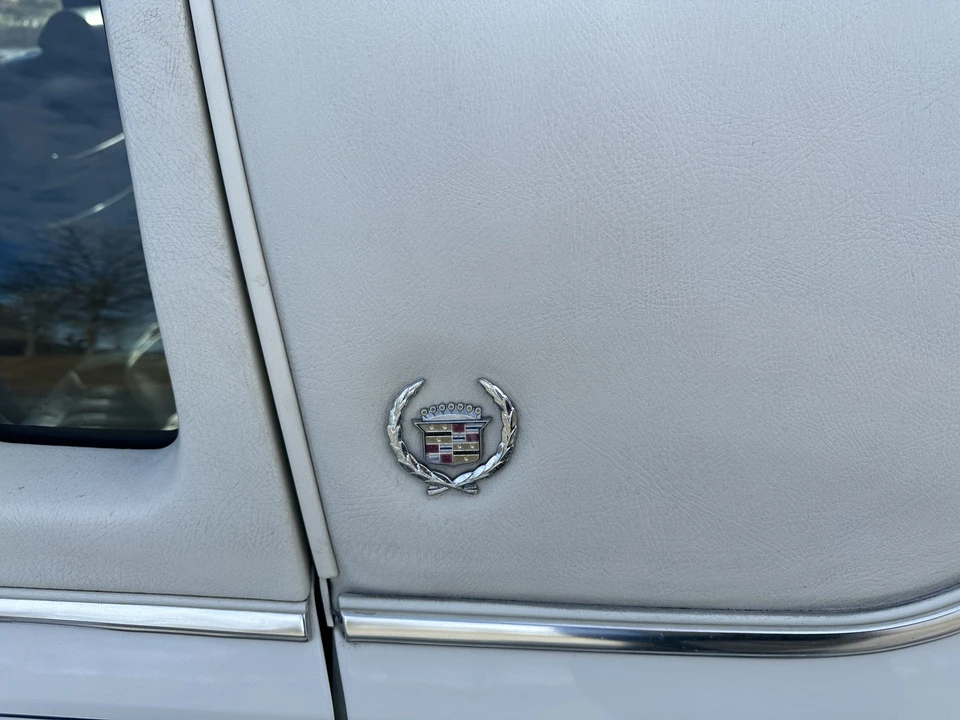 1988 Cadillac Brougham - Image 25 of 31