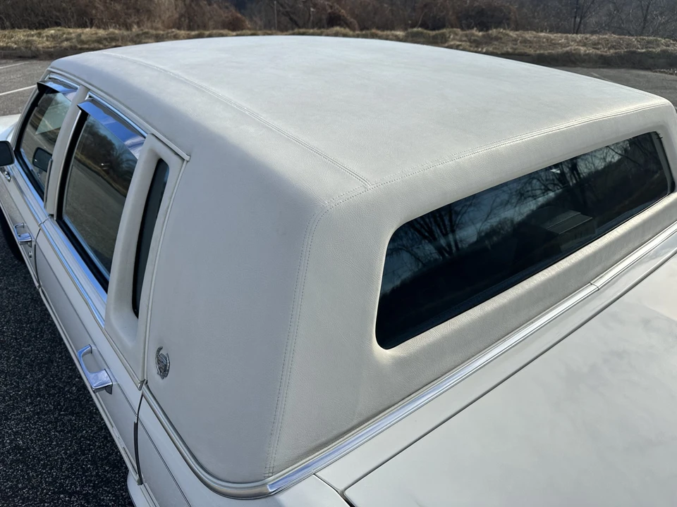 1988 Cadillac Brougham - Image 29 of 31