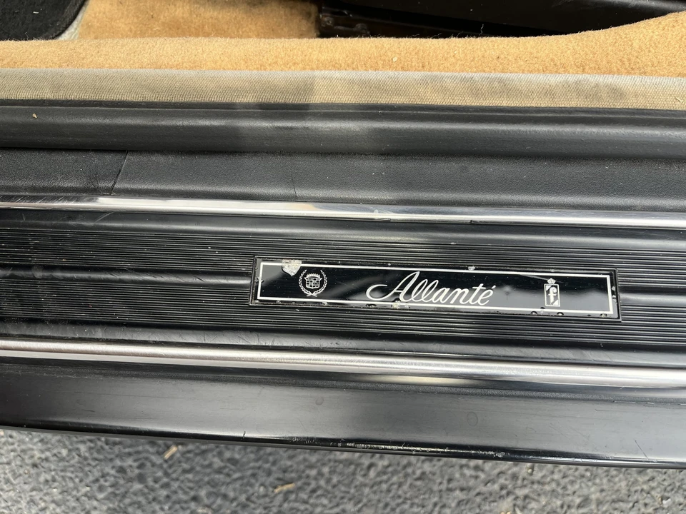 1989 Cadillac Allante - Image 22 of 31