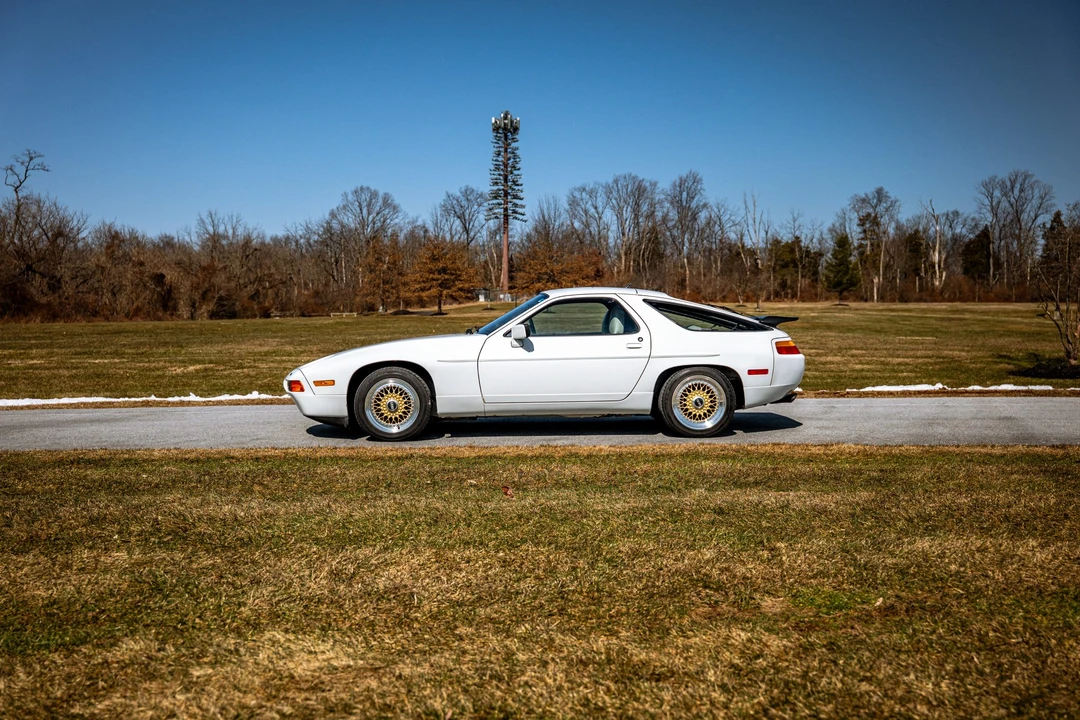 1989 Porsche 928 S4 - Image 7 of 31