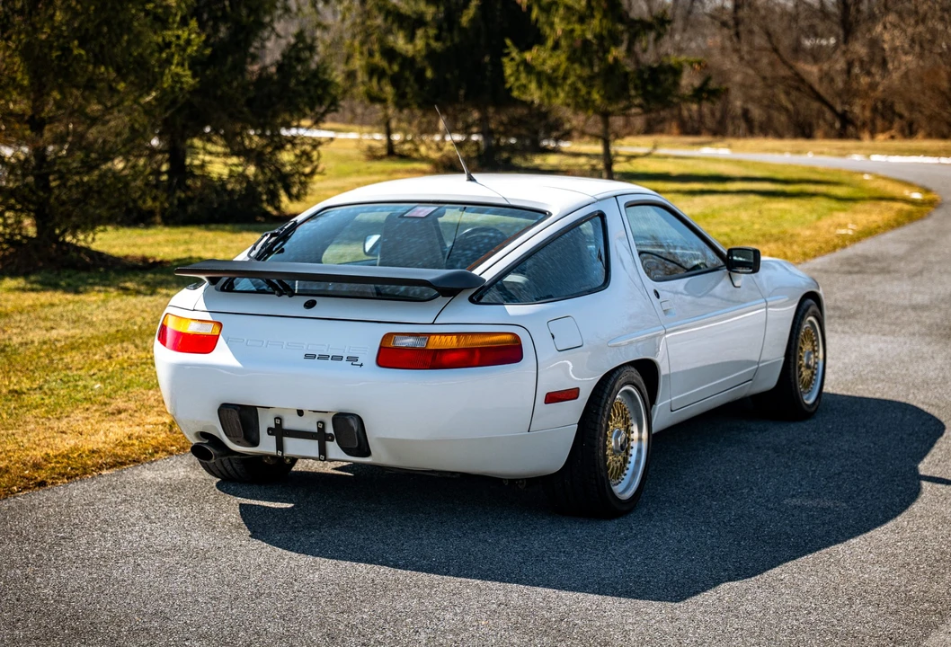 1989 Porsche 928 S4 - Image 15 of 31