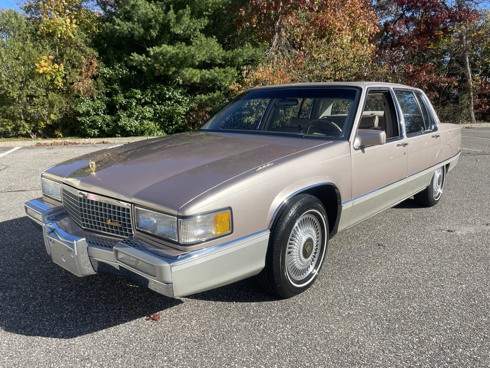 1990 Cadillac Fleetwood - Image 2 of 31