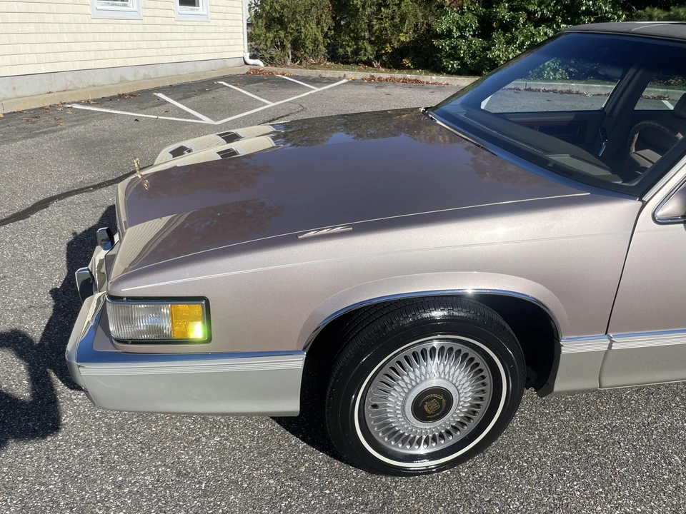 1990 Cadillac Fleetwood - Image 16 of 31