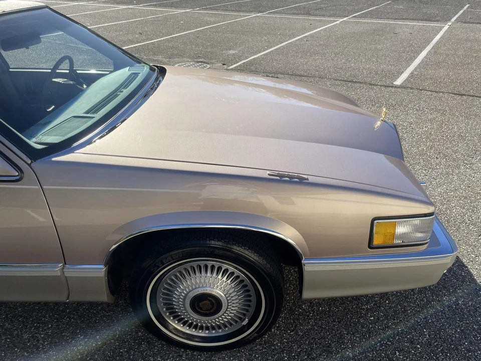 1990 Cadillac Fleetwood - Image 23 of 31