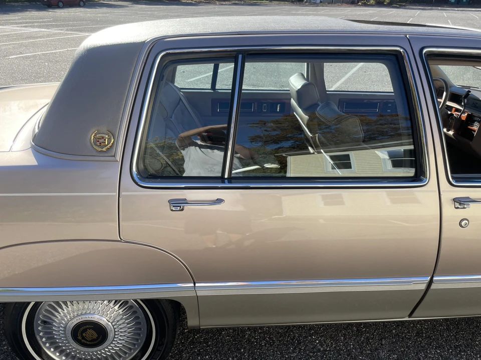 1990 Cadillac Fleetwood - Image 21 of 31