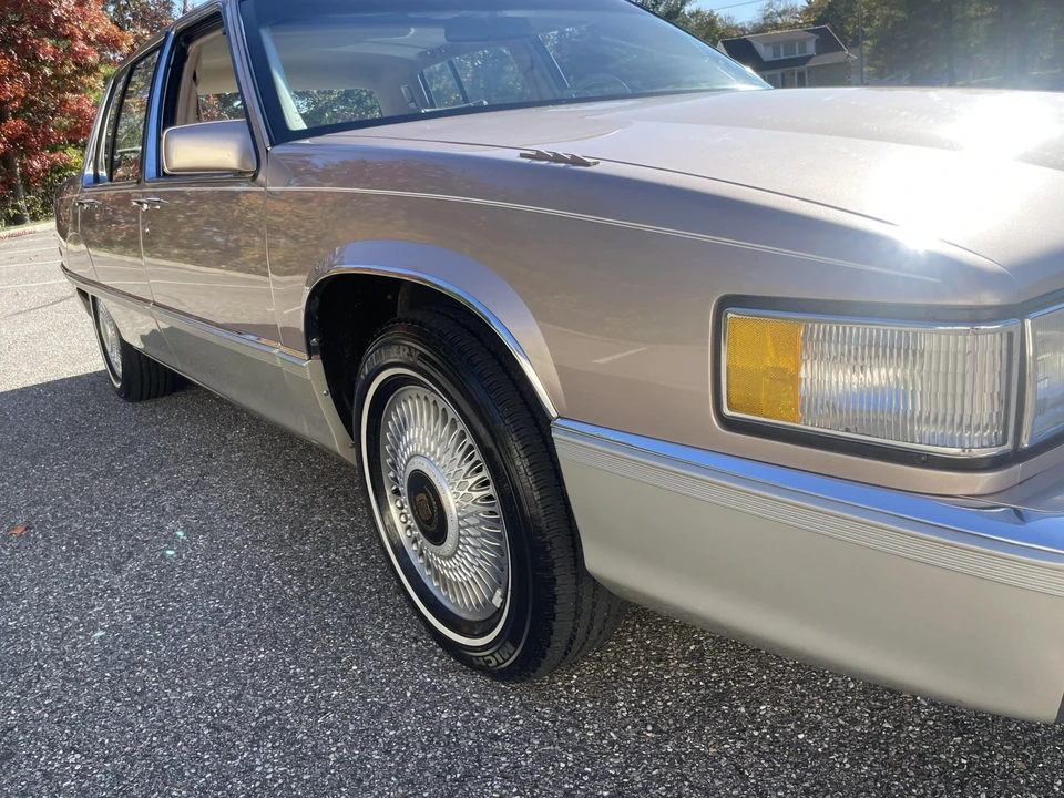 1990 Cadillac Fleetwood - Image 12 of 31