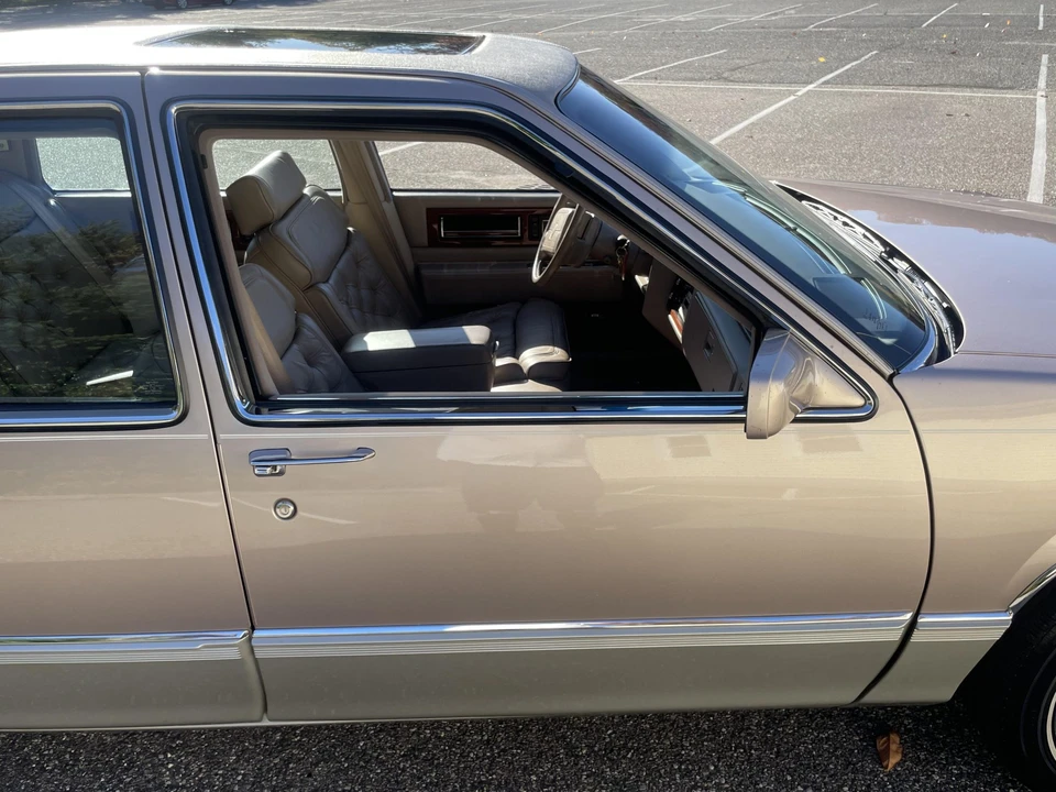 1990 Cadillac Fleetwood - Image 22 of 31