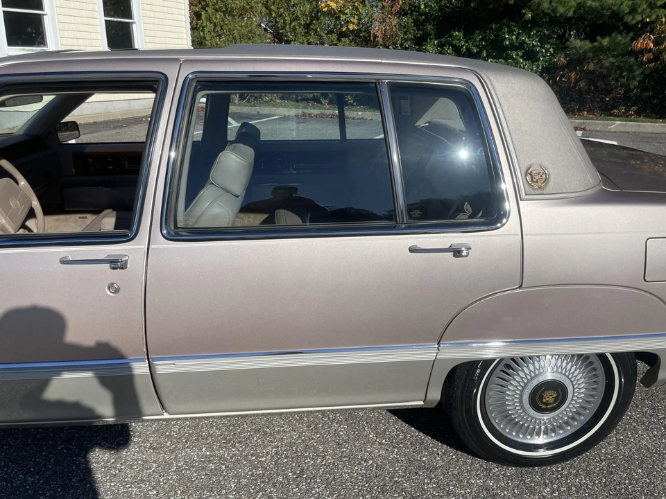 1990 Cadillac Fleetwood - Image 18 of 31