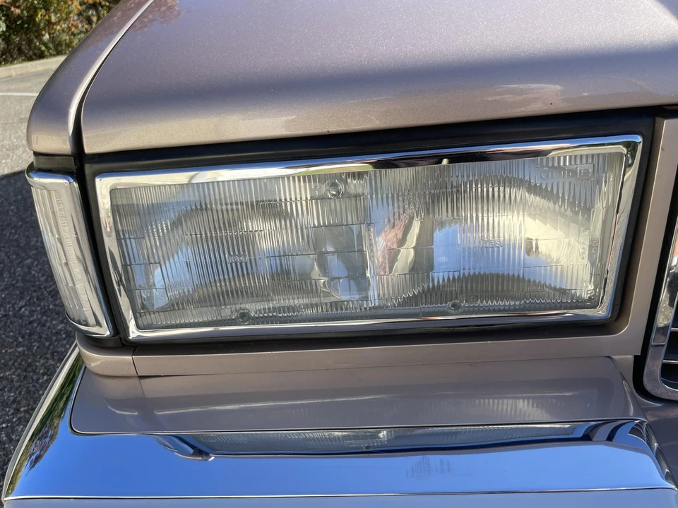 1990 Cadillac Fleetwood - Image 26 of 31