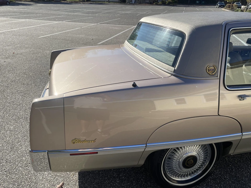 1990 Cadillac Fleetwood - Image 20 of 31