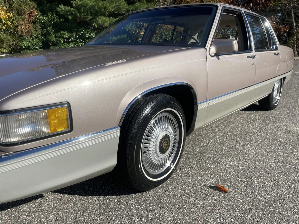 1990 Cadillac Fleetwood - Image 13 of 31