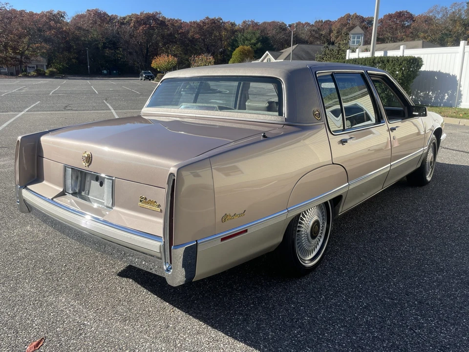 1990 Cadillac Fleetwood - Image 8 of 31