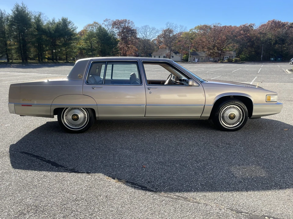 1990 Cadillac Fleetwood - Image 7 of 31