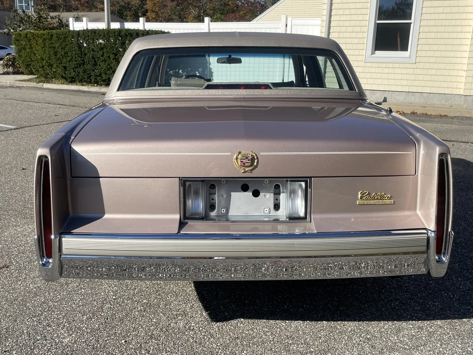 1990 Cadillac Fleetwood - Image 9 of 31