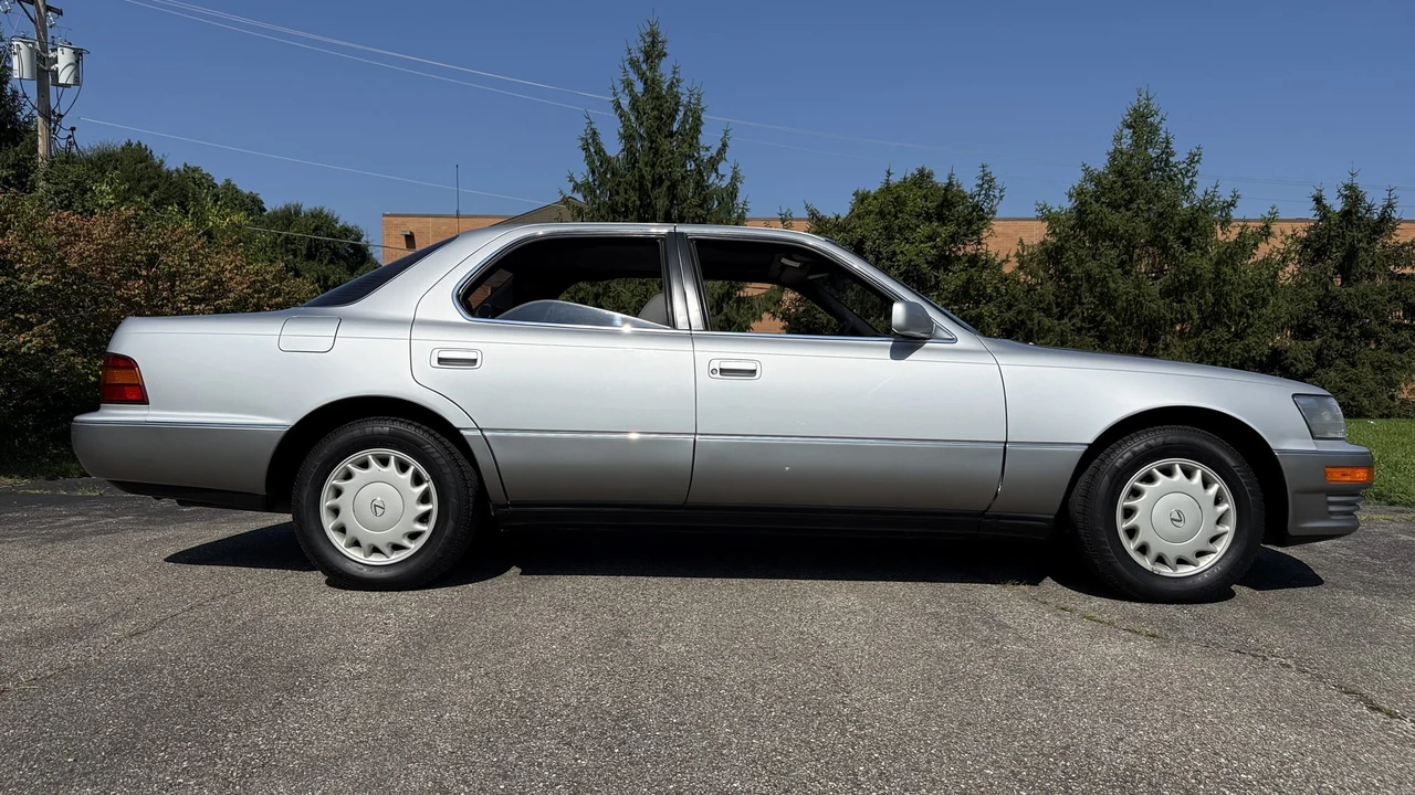 1990 Lexus LS 1st Gen - Image 28 of 31