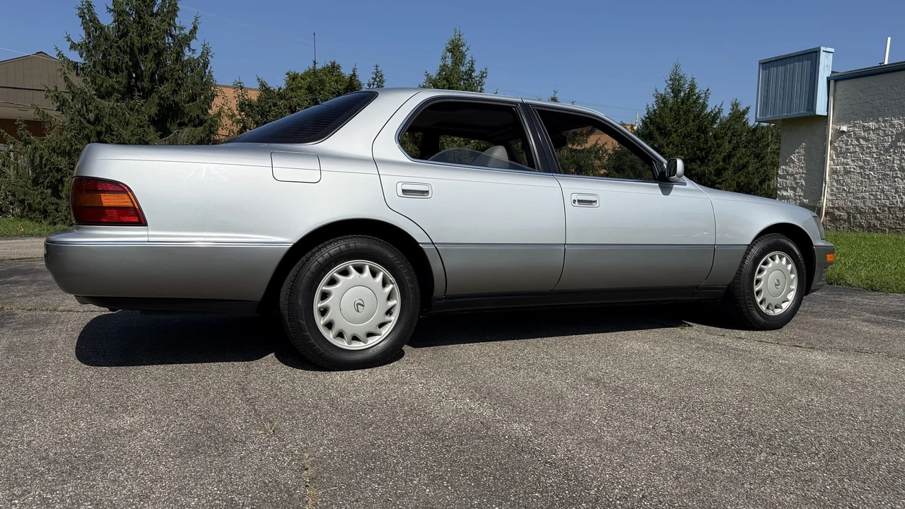 1990 Lexus LS 1st Gen - Image 26 of 31