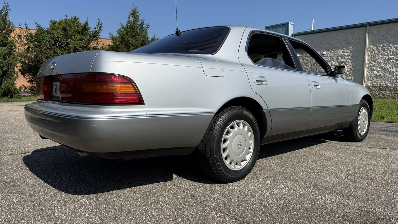 1990 Lexus LS 1st Gen - Image 24 of 31