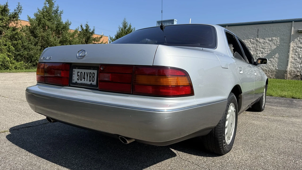 1990 Lexus LS 1st Gen - Image 21 of 31