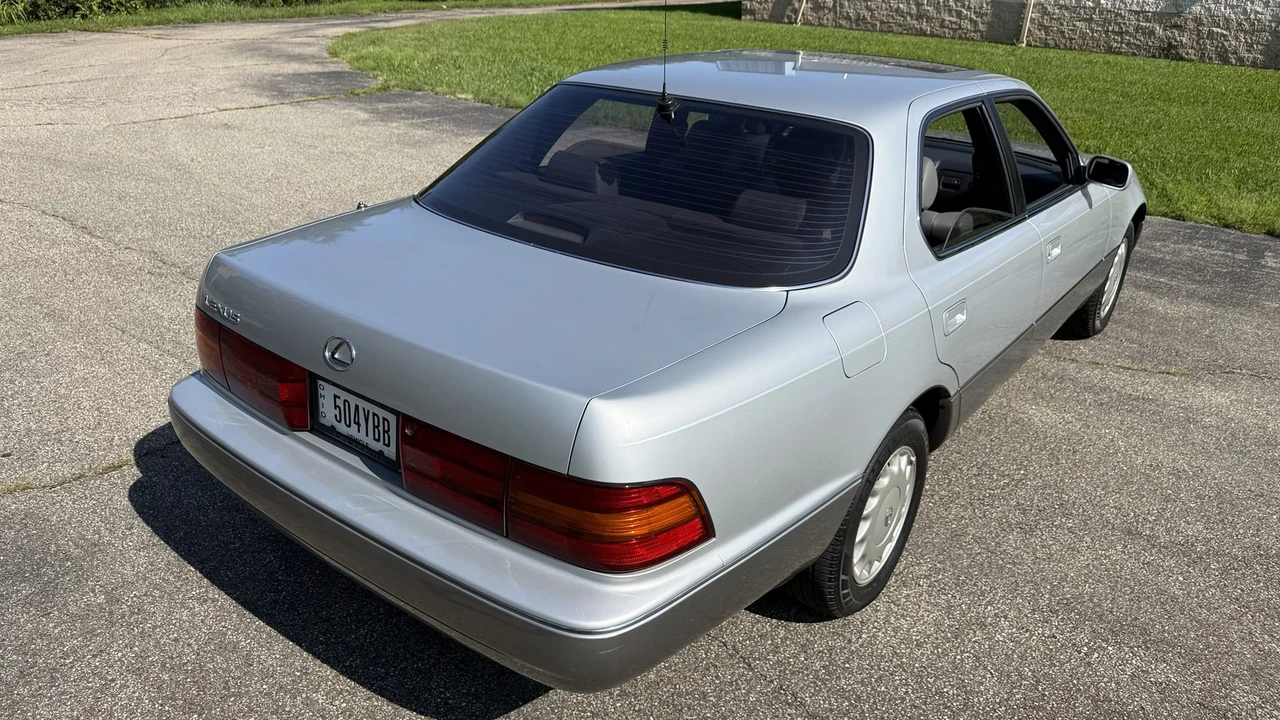 1990 Lexus LS 1st Gen - Image 22 of 31