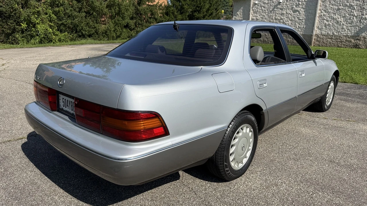 1990 Lexus LS 1st Gen - Image 23 of 31