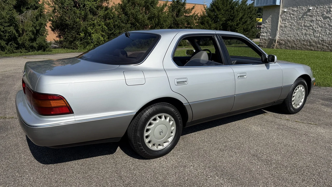 1990 Lexus LS 1st Gen - Image 25 of 31