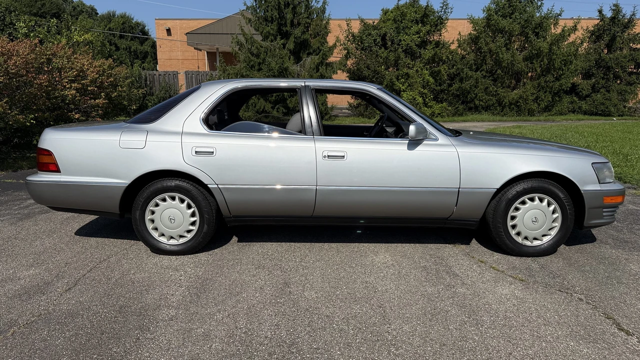 1990 Lexus LS 1st Gen - Image 27 of 31