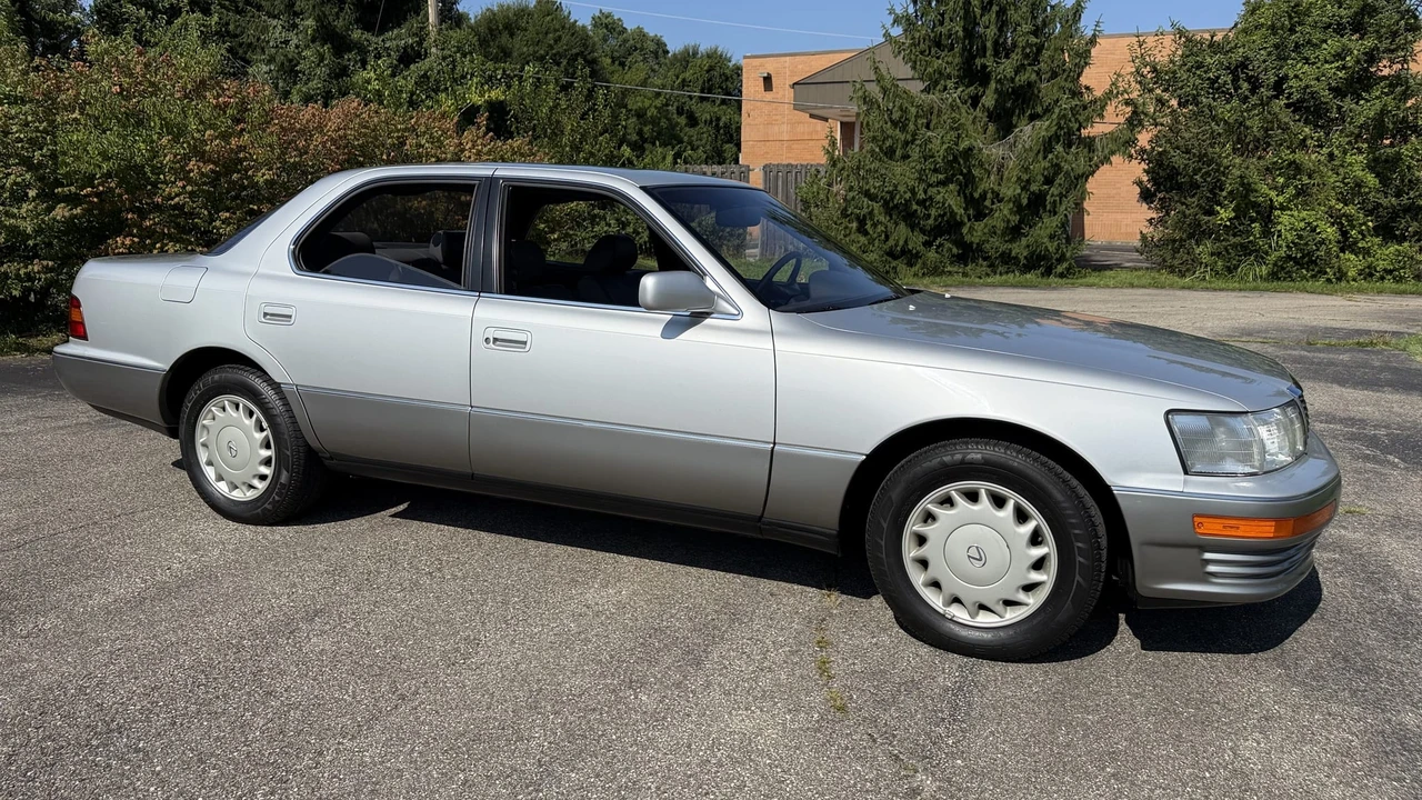 1990 Lexus LS 1st Gen - Image 30 of 31