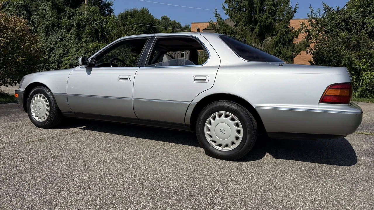 1990 Lexus LS 1st Gen - Image 10 of 31