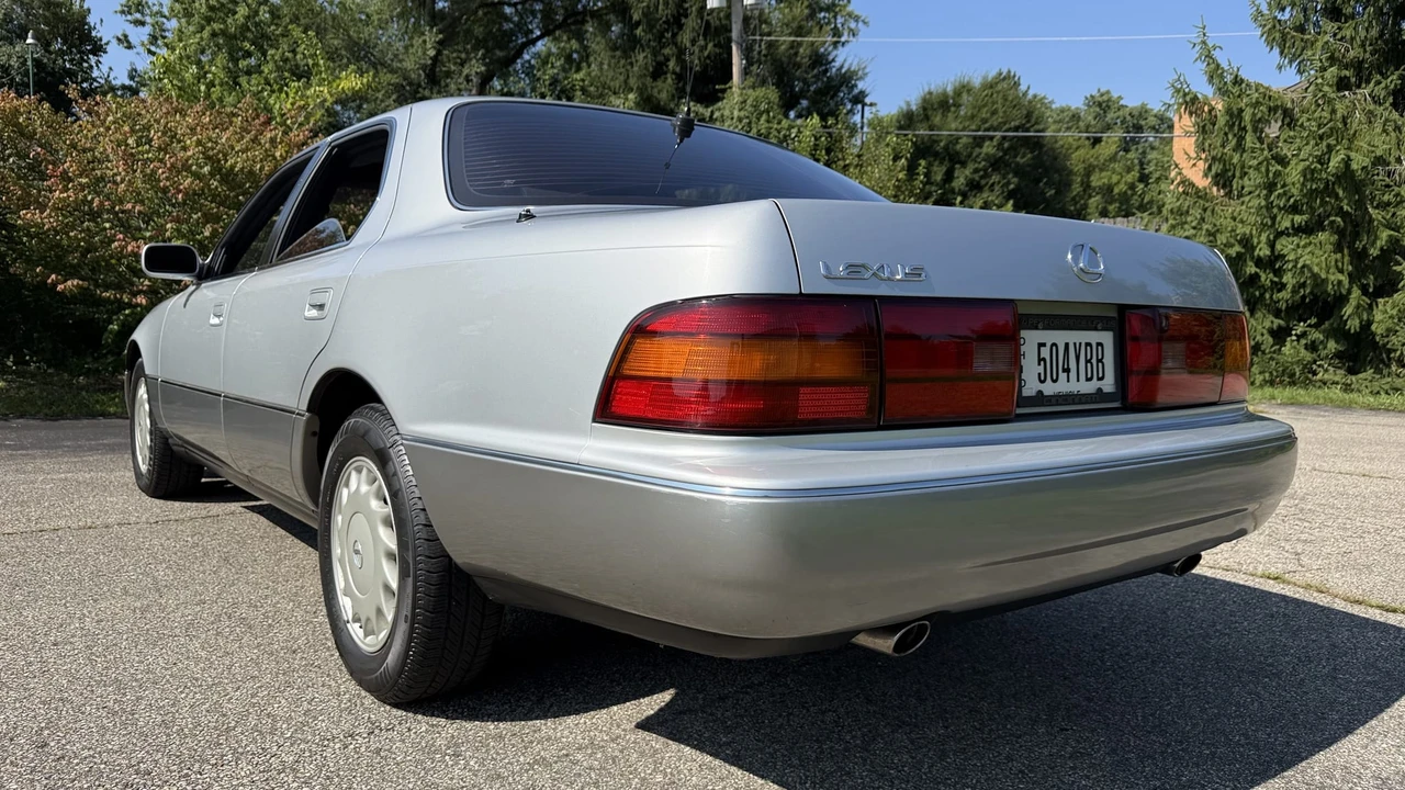1990 Lexus LS 1st Gen - Image 18 of 31