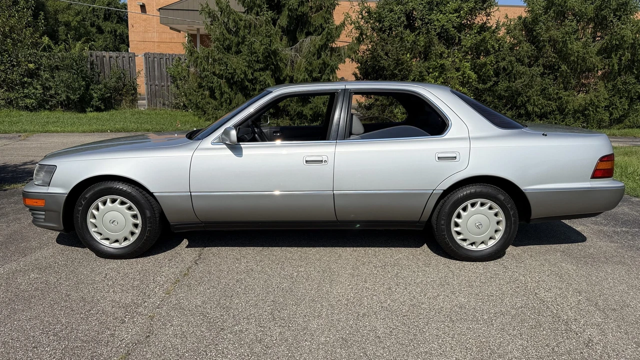 1990 Lexus LS 1st Gen - Image 9 of 31