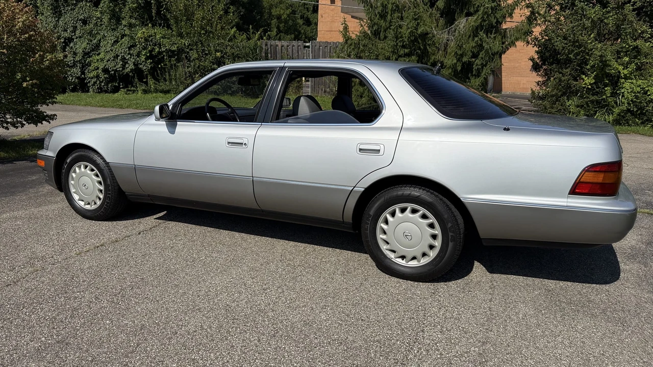 1990 Lexus LS 1st Gen - Image 11 of 31