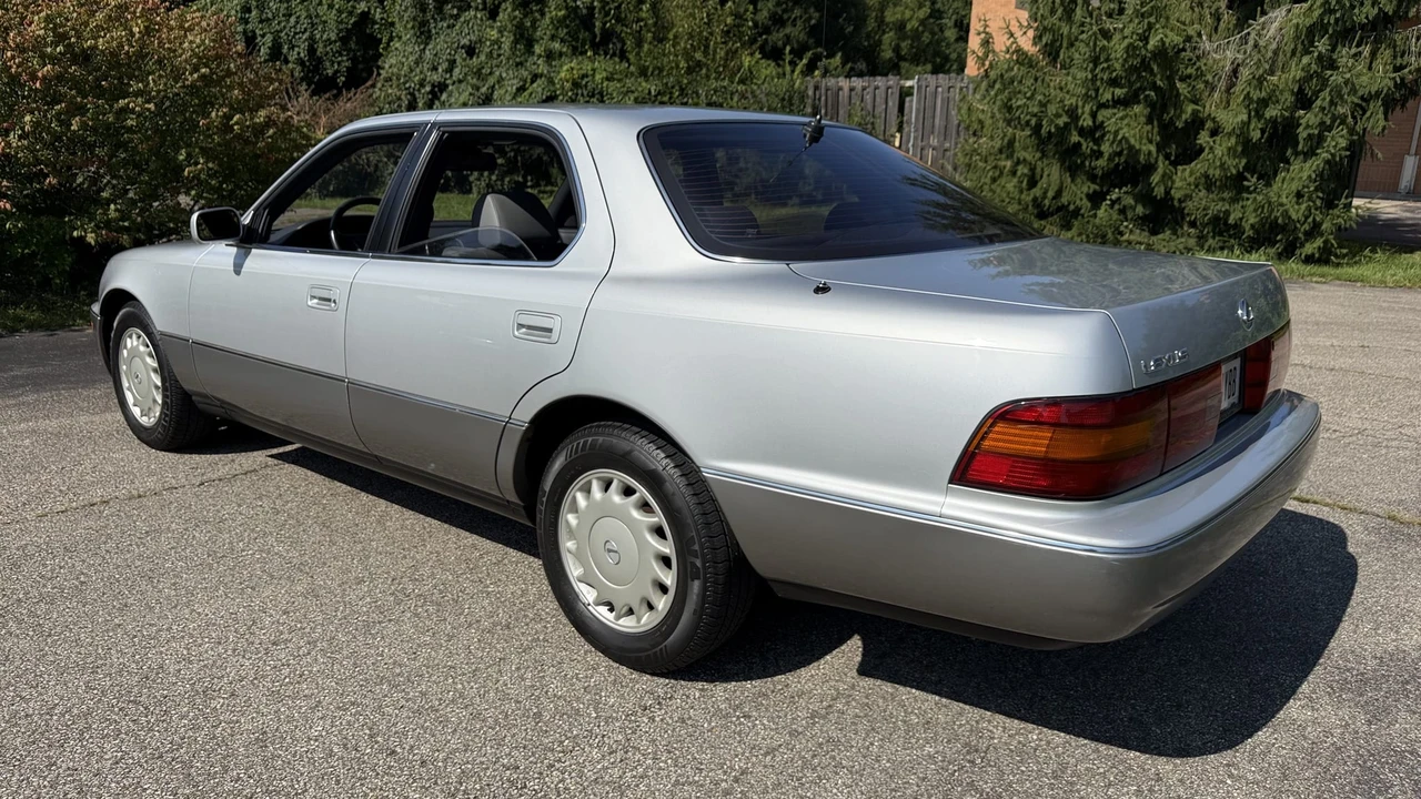 1990 Lexus LS 1st Gen - Image 13 of 31