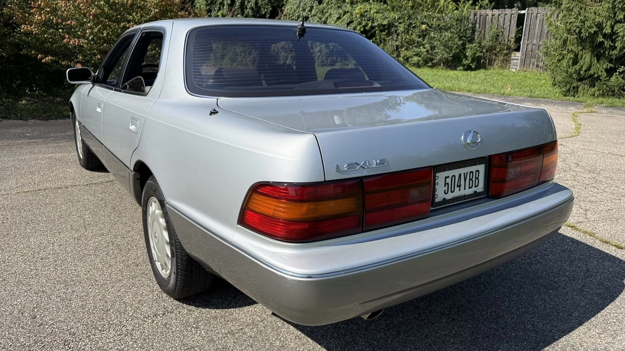 1990 Lexus LS 1st Gen - Image 17 of 31