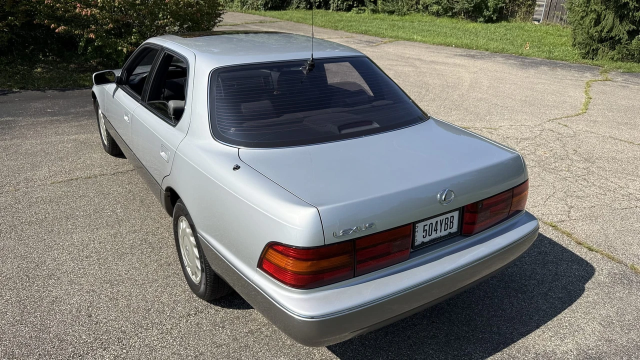 1990 Lexus LS 1st Gen - Image 16 of 31