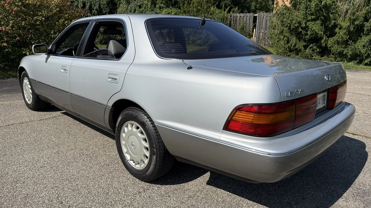1990 Lexus LS 1st Gen - Image 15 of 31
