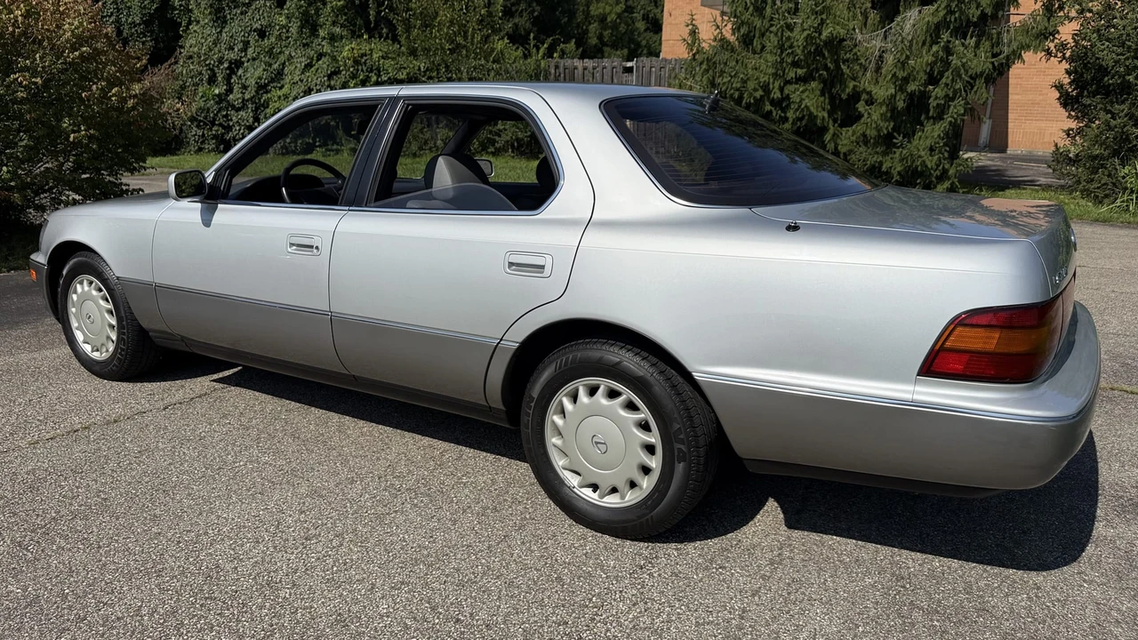 1990 Lexus LS 1st Gen - Image 12 of 31