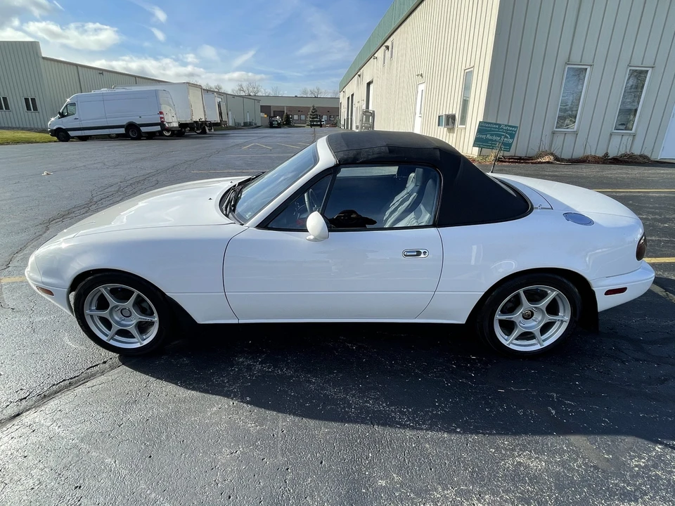 1990 Mazda NA MX-5 Miata - Image 17 of 31