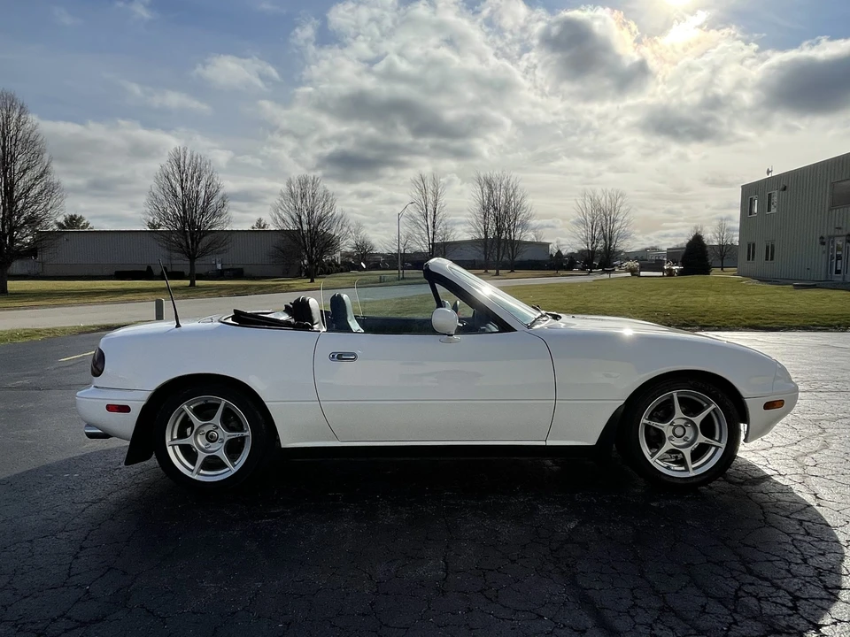 1990 Mazda NA MX-5 Miata - Image 5 of 31