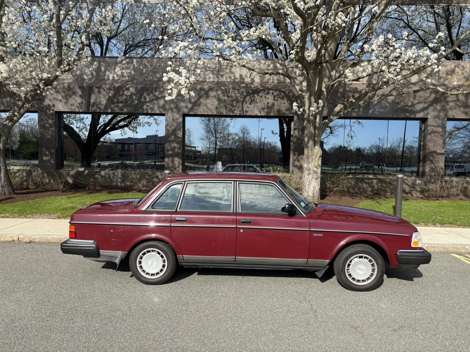 1990 Volvo 244 - Image 9 of 31