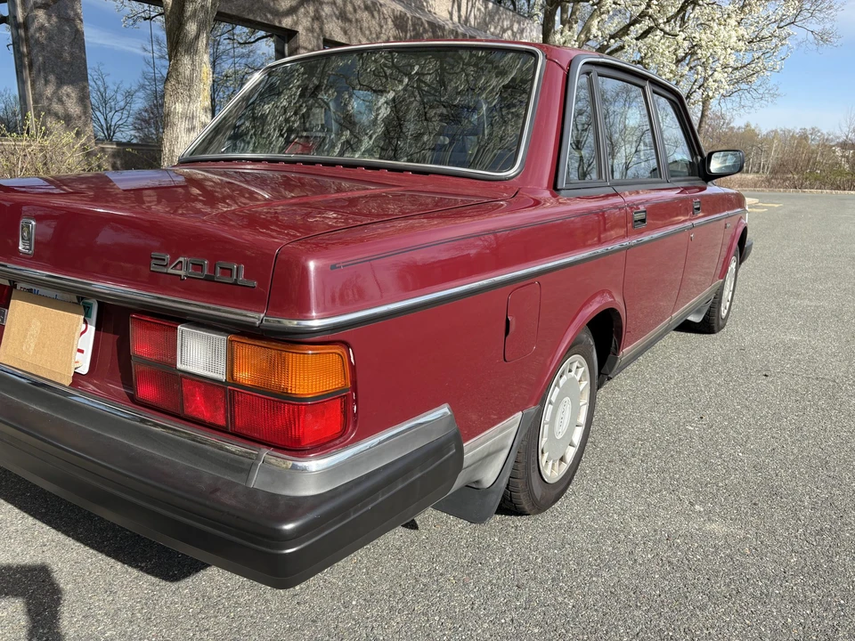 1990 Volvo 244 - Image 16 of 31